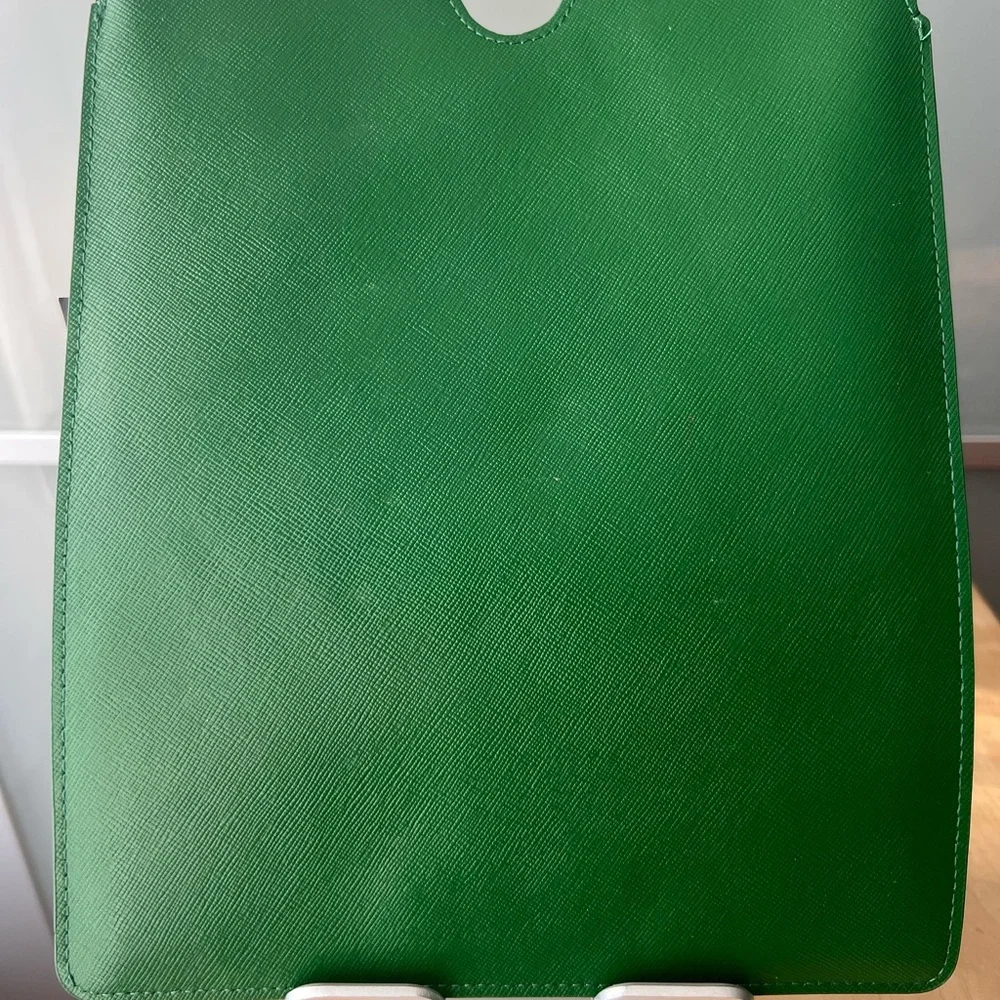 Cynthia Rowley Genuine Saffiano Leather iPad/Tablet Sleeve in Hunter Green